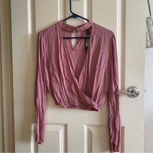 Forever21 Low Neckline Long Sleeve Top with Collar in Size Small - NWT!